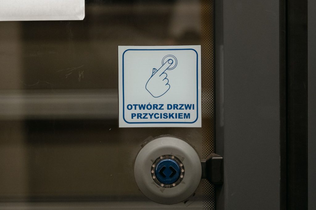 Paczka wraca do nadawcy po nieodebraniu – czy można ją jeszcze zatrzymać